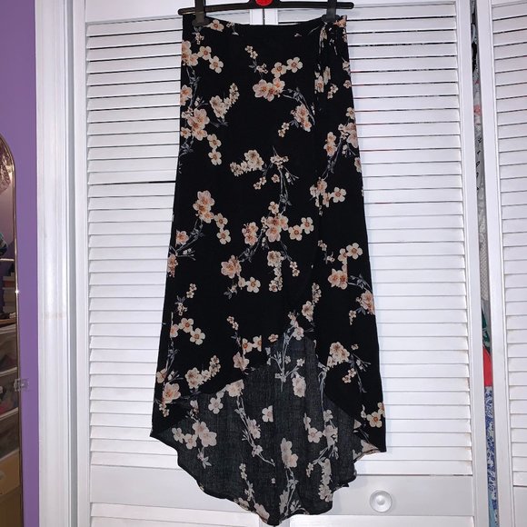 American Eagle Outfitters Dresses & Skirts - American Eagle Floral Wrap Skirt